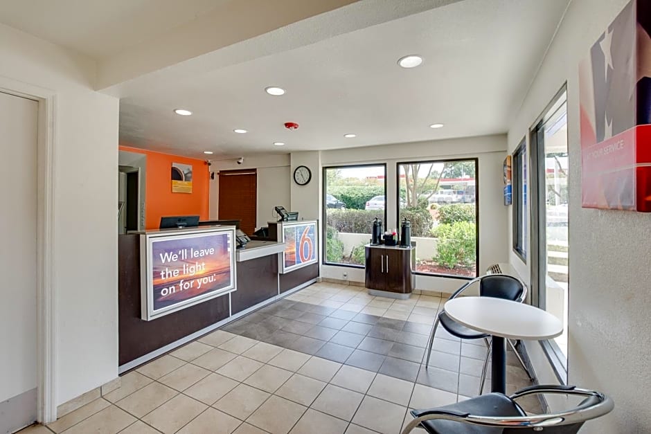 Motel 6-Columbus, OH - West