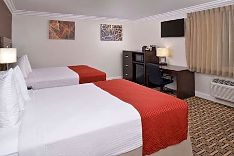 2 Queen Beds Non-Smoking Corner Room Work Desk Microwave And Refrigerator Wi-Fi Full Breakfast