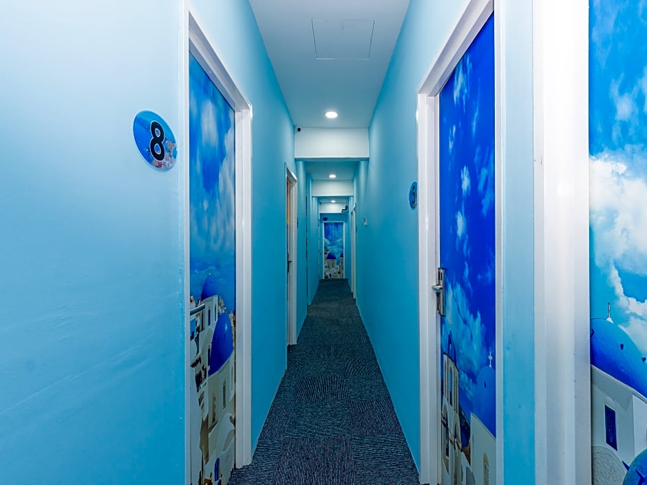 Santorini Hotel Melaka by ZUZU