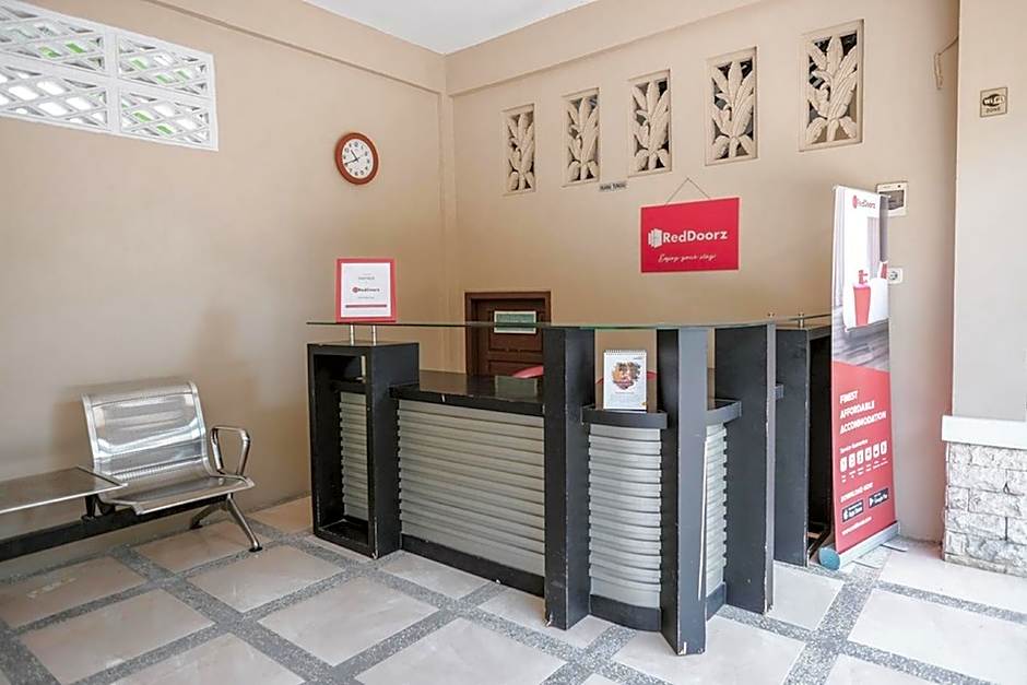 RedDoorz Syariah near Jamtos Jambi 2