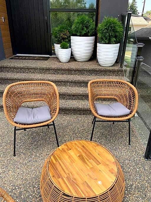 Executive Bsmt Suite, King Bed, 5 min to DT & Whyte Ave, Sleeps 6!