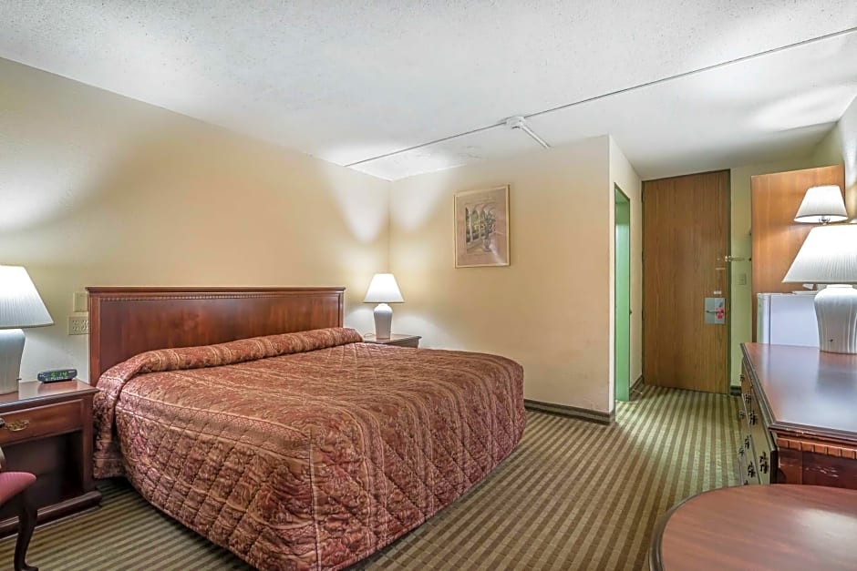 Econo Lodge Inn & Suites Binghamton