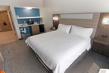 Standard King Room with Mobility Accessible Tub