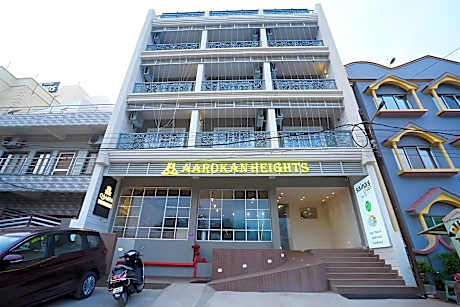 Q Saina Aarokan Height