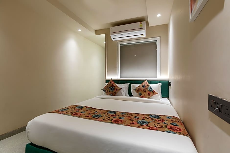 Hotel Red Vibe Unit Of RVS