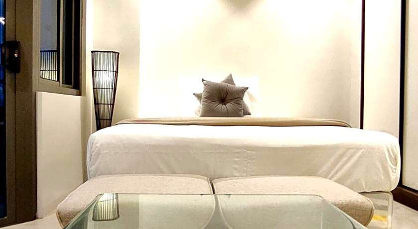 Photo 1 of 14 of ReLuxe マリン Condo