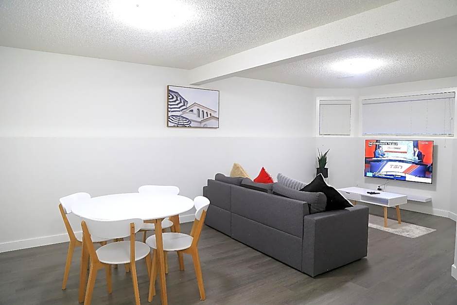 Cozy 3 beds Suite Near Calgary Airport Sleeps 6