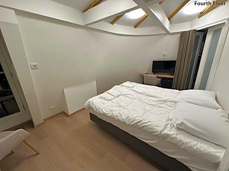 Deluxe Double Room with Shower