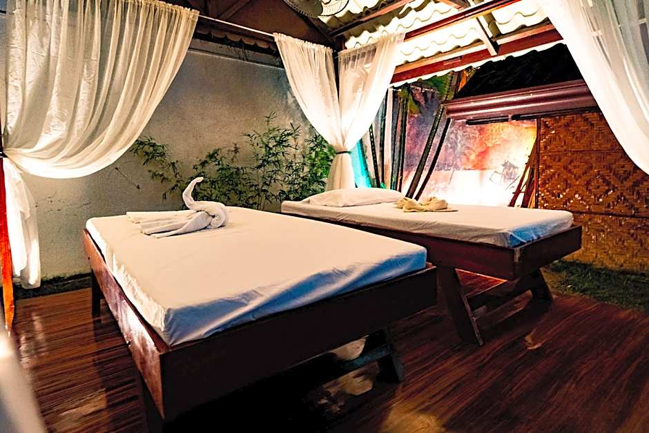 Coucou Bar Hotel and Restaurant