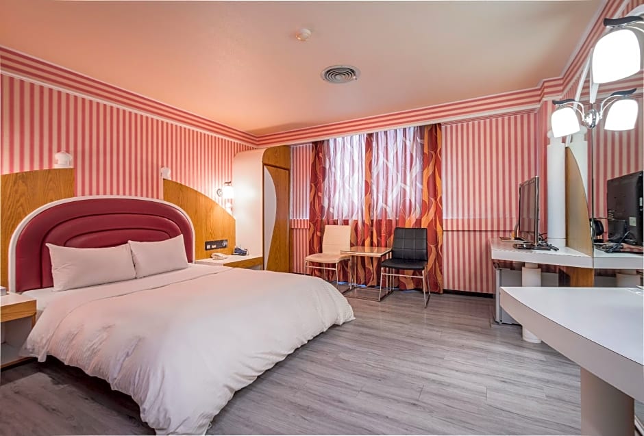 Golden Phoenix Hotel