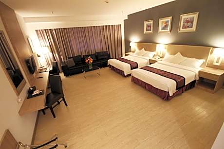 Executive Deluxe Double Queen Room
