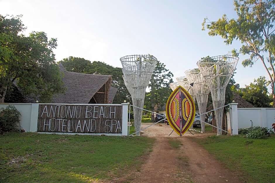Antonio Beach Tree House Hotel & Spa