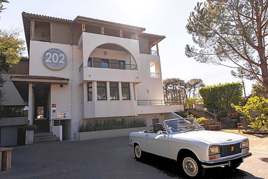 Hotel 202