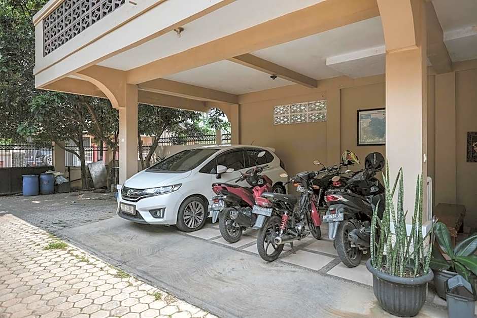 RedDoorz Syariah near Jamtos Jambi 2