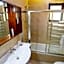 Comfort Hotel Suites