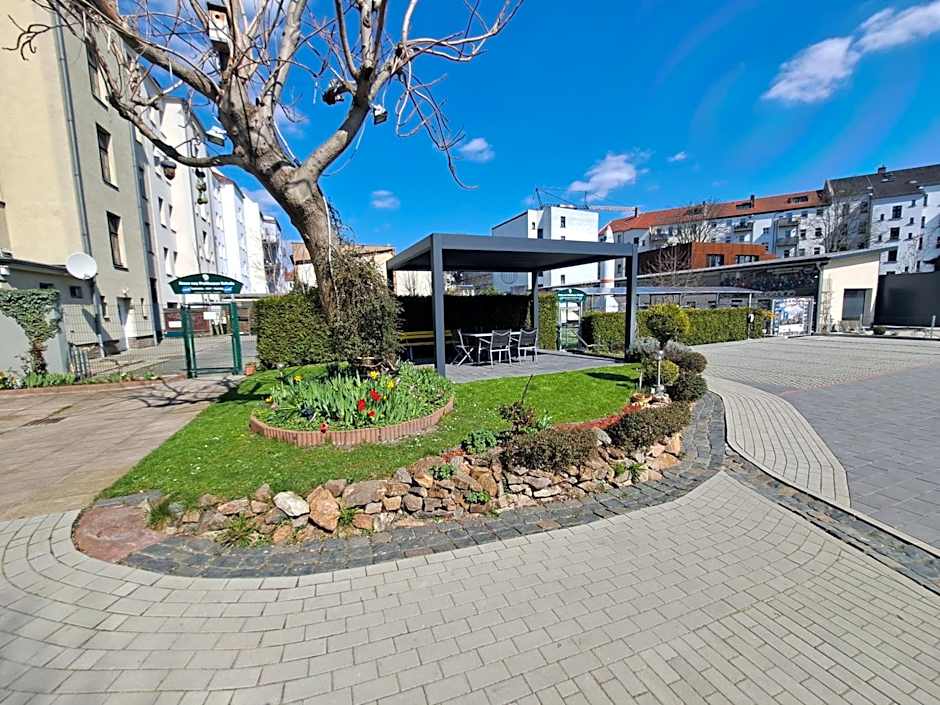 Space Hotel im Campus der JvP Schule