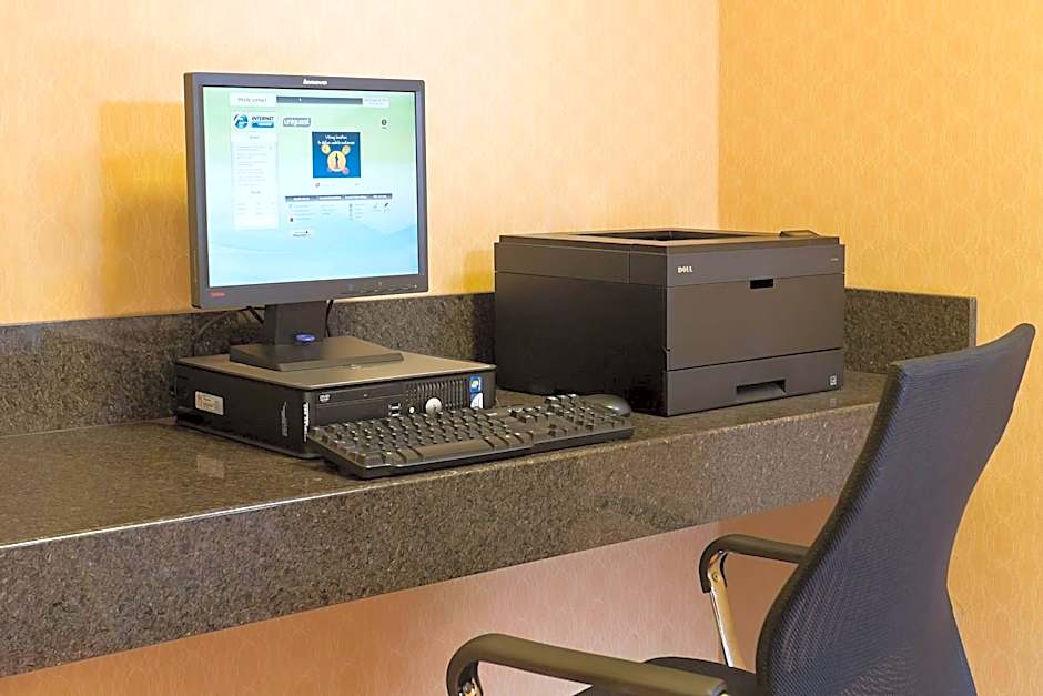 MainStay Suites Appleton Airport - Fox River Mall Area