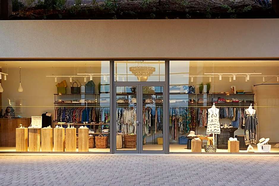 Elix, Mar-Bella Collection