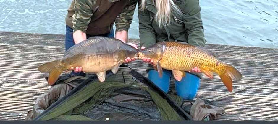 Lakeside Retreat With Hot Tub & Fishing Peg at Tattershall Lakes Country Park