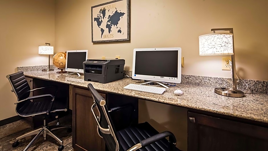 Best Western Plus Yadkin Valley Inn & Suites