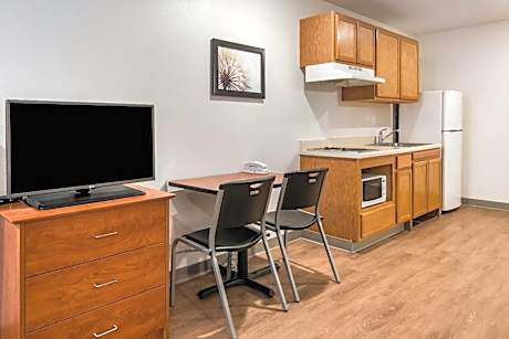 Queen Suite - Accessible/Non-Smoking