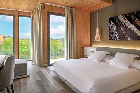 Junior King Suite with River View