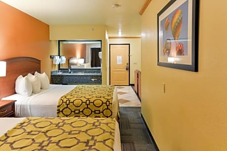 1 King Bed and 2 Queen Beds, One-Bedroom Suite, Non-Smoking