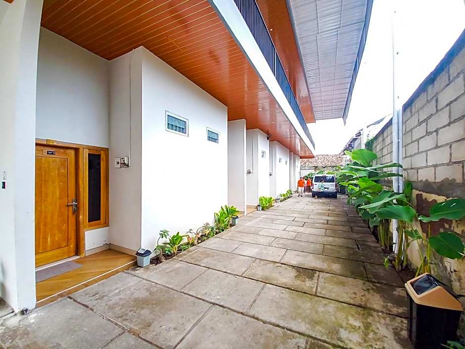 RedDoorz Plus Syariah at Umyas Hotel near Terminal Anjuk Ladang Nganjuk