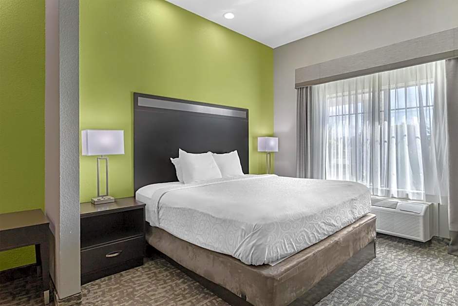 Best Western Plus Bay City Inn & Suites