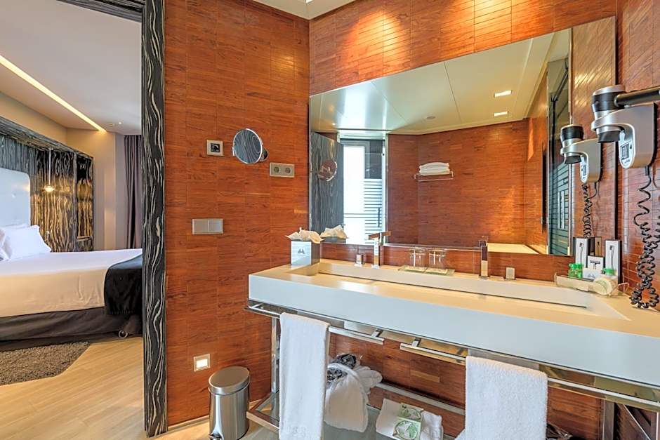 Hotel Maydrit Airport