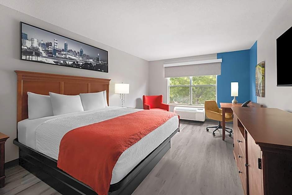 Baymont Inn & Suites by Wyndham Morrow/Atlanta I-75 South