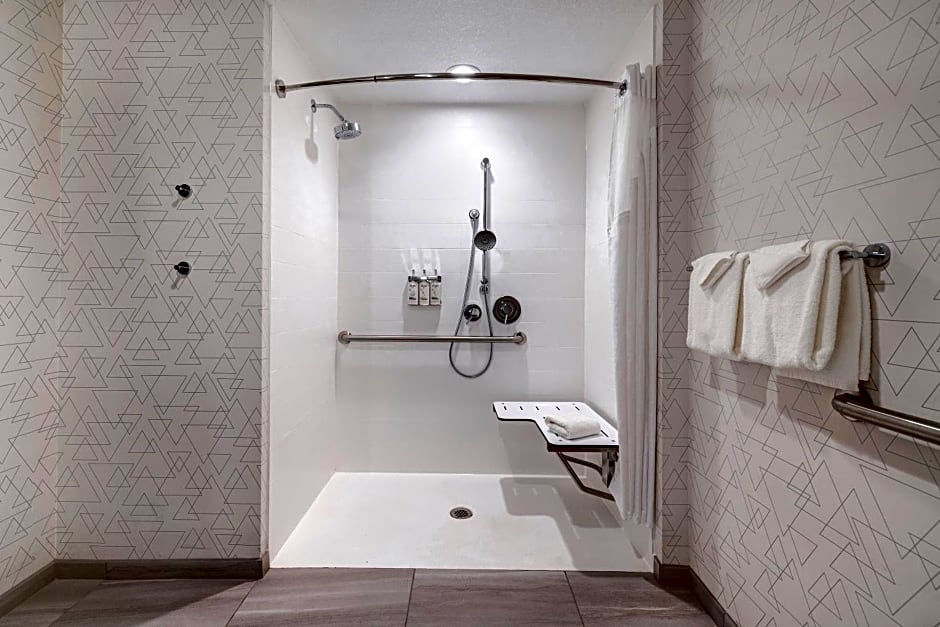 Holiday Inn Express & Suites Chino Hills, an IHG Hotel