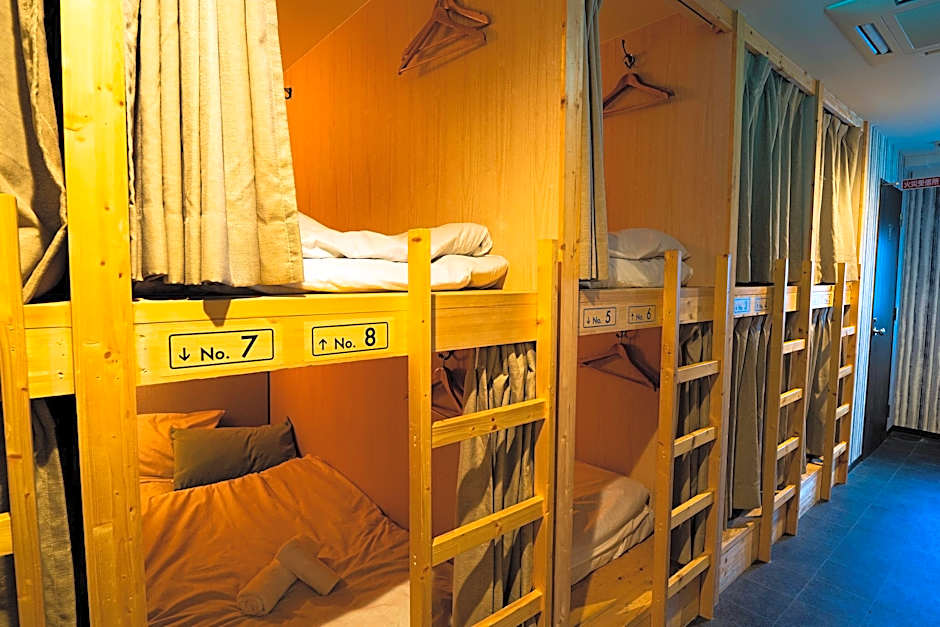 R Hostel Namba South