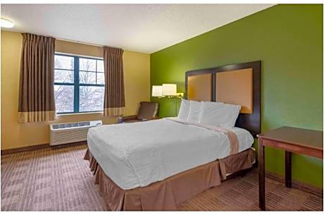 1 QUEEN BED | ADA ACCESSIBLE, SMOKING, KITCHEN