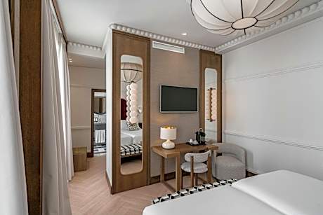 Superior Double Room with Balcony and Barrio de las Letras Views