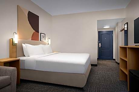 King Room with Mobility Accessible Tub