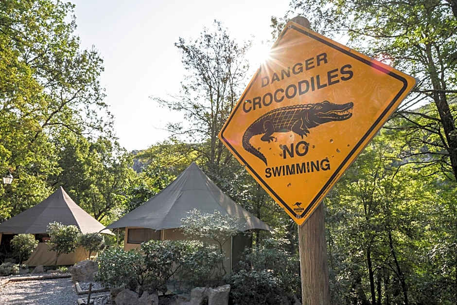 Prehistoric Lodge - Adult Only