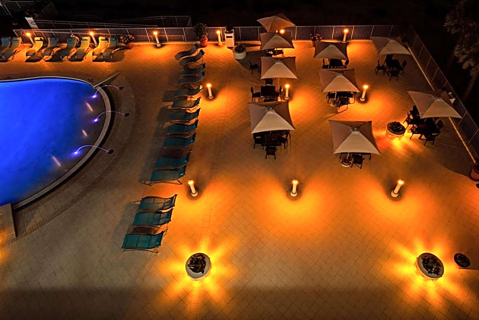 Holiday Inn Express & Suites Panama City Beach - Beachfront By IHG