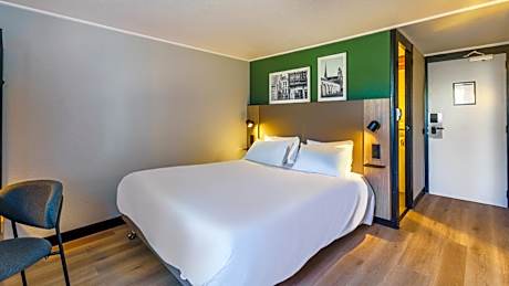 Superior Room - 1 King Bed