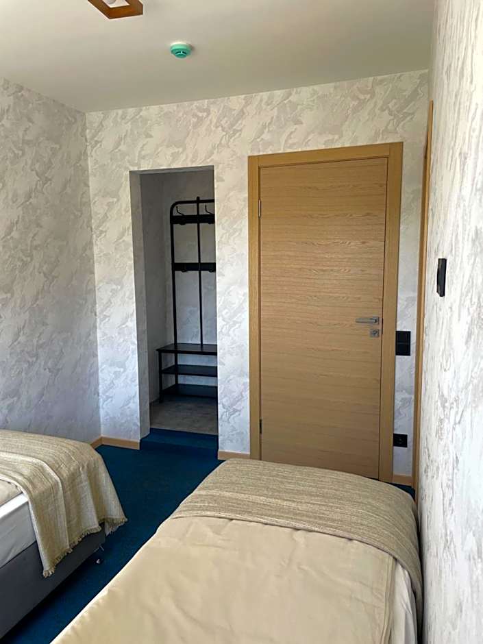 Naktsmītne - Fišers