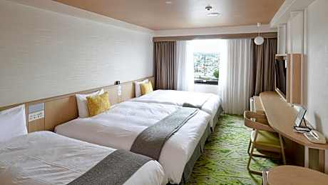 Twin Room with Extra Bed - Non-Smoking