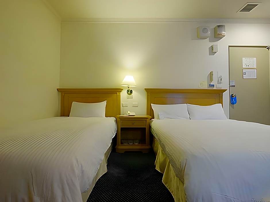 Cambridge Hotel Yung Kong