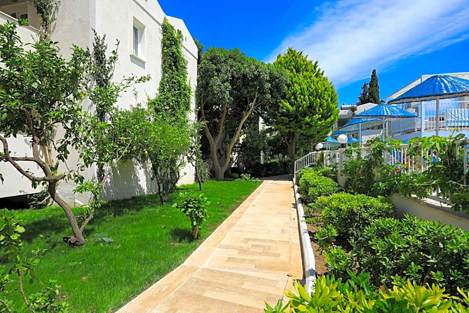 Summer Garden Suites Beach Hotel