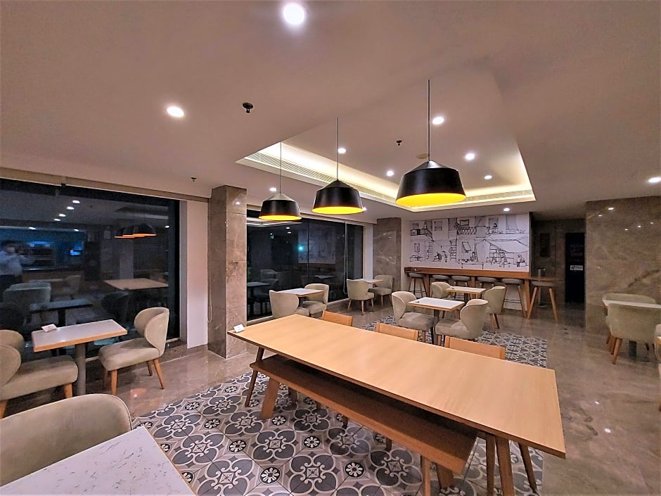 Holiday Inn Express Ahmedabad Prahlad Nagar By IHG