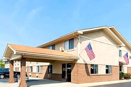 Super 8 by Wyndham Franklin/Middletown Area