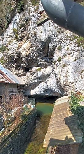 La Grotte Des Poulettes