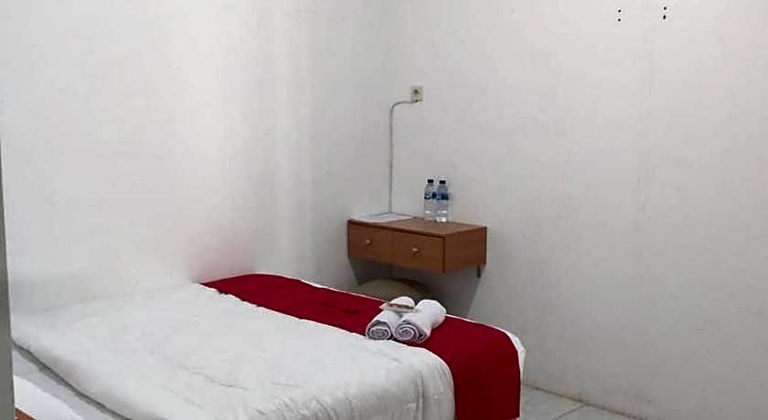 RedDoorz near GOR UNY