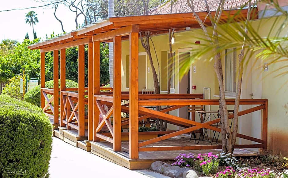 Shaar Hagolan Kibbutz Country Lodging