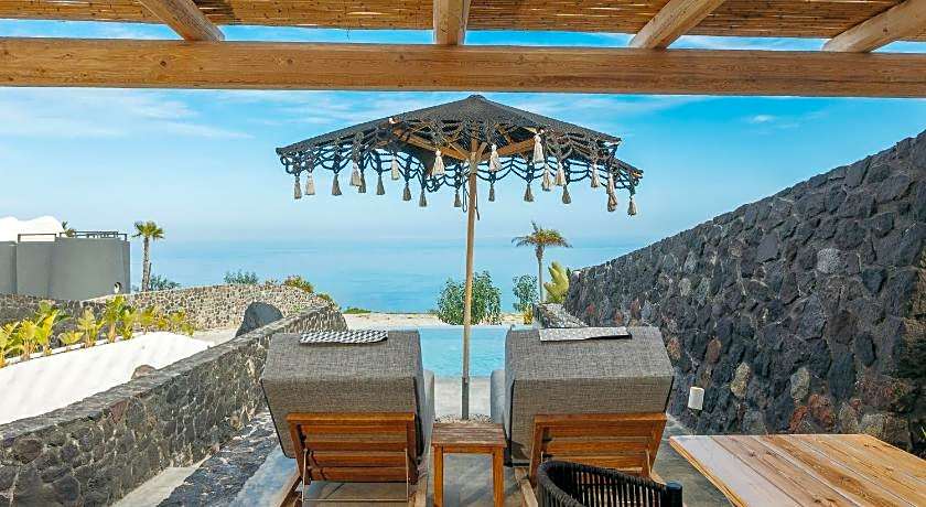 Theano Cave Suites & Villas