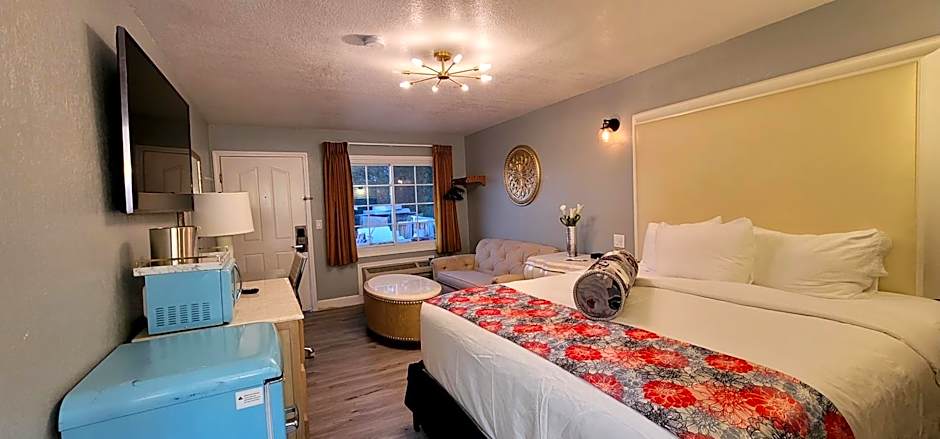 Dragonfly Inn & Suites